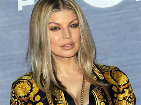 fergie clarifies comments about quentin tarantino ‘biting her on movie set canoe