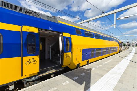 train services  disrupted  amsterdam power cut dutchnewsnl