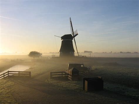 nationaal landschap laag holland  natuur bij purmerend netherlands travel holland