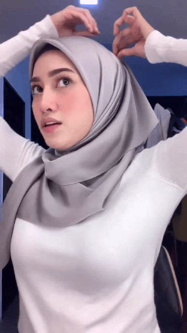 pin oleh afifi di t di 2020 wanita gaya hijab