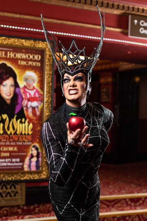 craig revel horwood stuns in snow white at manchester opera house the