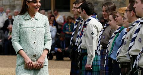 duchess kate waits for maternity clothes do you moms