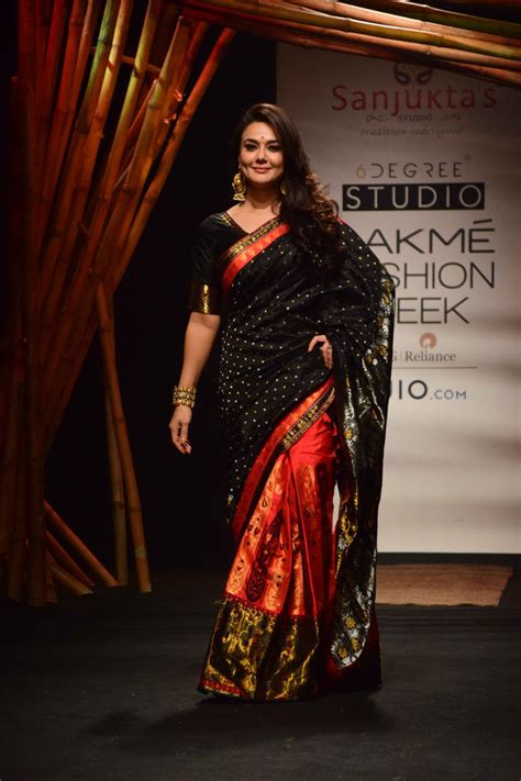 indian actress preity zinta in black saree at lakme fashion week tollywood stars