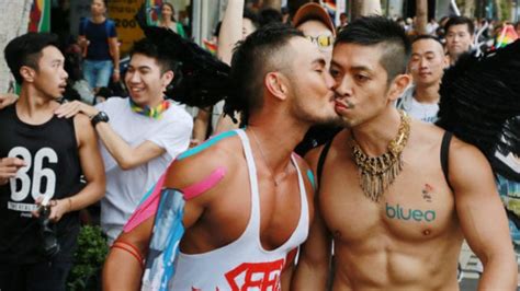 taiwan s top court green light s gay marriage men s variety