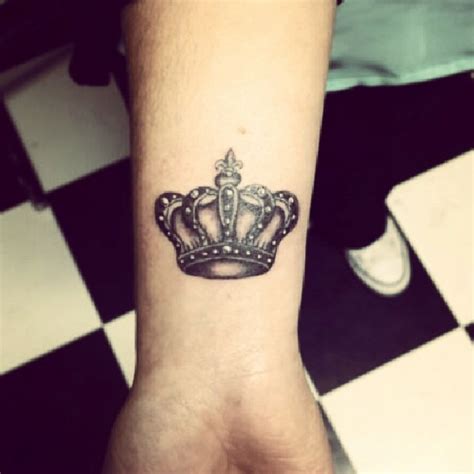 60 Wonderful Crown Tattoos For Your Writs