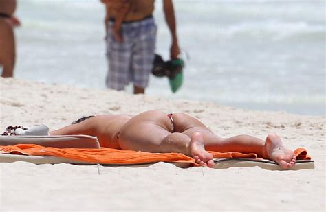 kelly brook topless in cancun — big natural boobs alert scandal planet