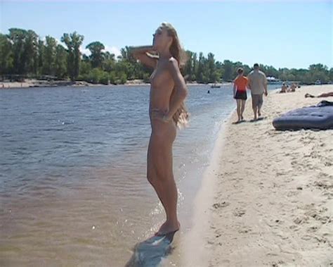 watch a naked chick at the beach tan her hot body public porn