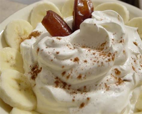 dates and bananas in whipped cream recipe