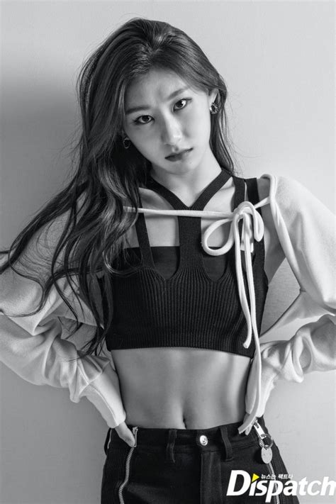 10 Times Itzys Chaeryeong Made Jaws Drop With Her Tiny Waist And Sexy