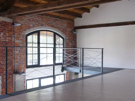 Attraverso battitura con magli, in modo da aprire dei piccoli pozzi che si riempiono con materiale solido, o mediante l’introduzione nel terreno di pali di legno o … Ringhiere per scale: marzo 2013