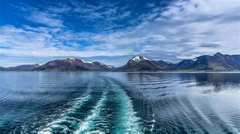 デスクトップ壁紙 風景 山々 湾 湖 水 自然 反射 雪 車両 雲 ノルウェー 波 海岸 フィヨルド 海洋