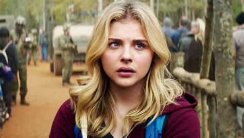 Chloe Moretz As Cassie In The 5th Wave American Trailer Bookstacked