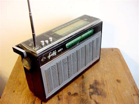 vintage radio  battery operated radio  oldmoscowvintage
