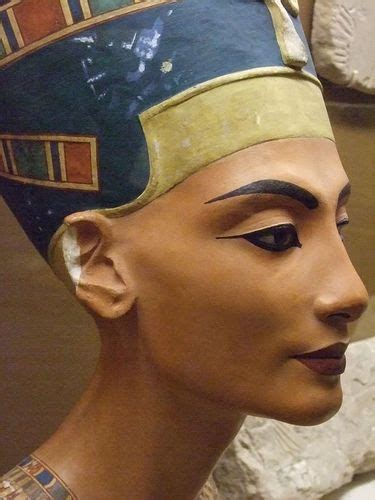 queen nefertiti one of the world s first powerful beautiful women