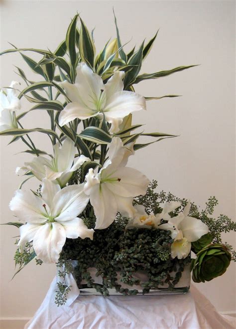 seti design modern white floral arrangement