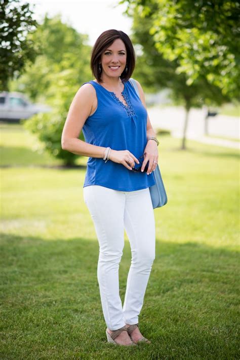 classy summer outfit with white skinny jeans