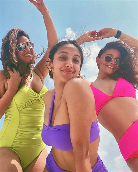 Alia Bhatt Looks Hot Sexy In Bikini Check Out Diva Oozing Hotness In