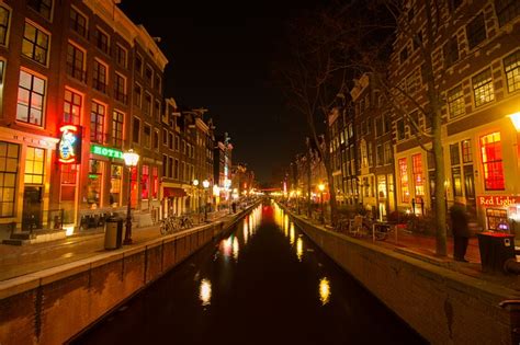 amsterdam to ban tours of its red light district the