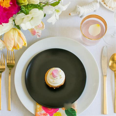 diy floral tablescape with hp sprout 100 layer cake
