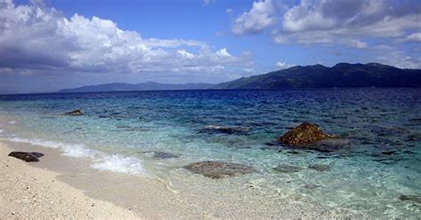 reasons  anilao batangas   great destination  snorkeling  island hopping