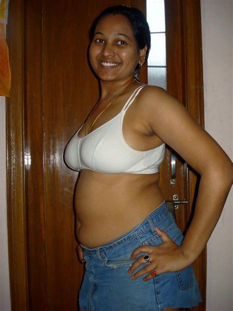 bhabhi removing bra photos सेक्सी भाभी की चुदाई फ़ोटो