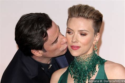 Scarlett Johansson Defends John Travolta S Oscars Kiss