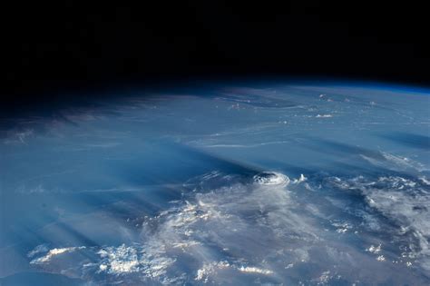 Watch Stunning Live Nasa Feed Of Earth From Space