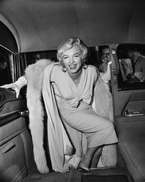 marilyn departing to new york to film the seven year itch