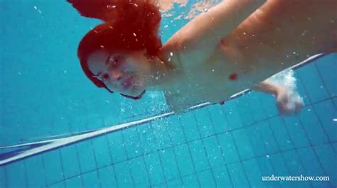 Underwater Erotica Stars A Sexy Swimming Girl Small Tits