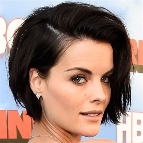 63 Best Short Haircuts Of Famous Women – Cool Short Hairstyles – Page 9