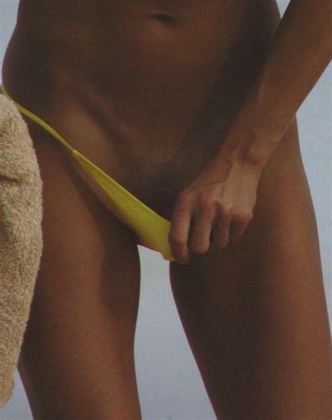 anna kournikova sunbathing topless and hairy bush pichunter