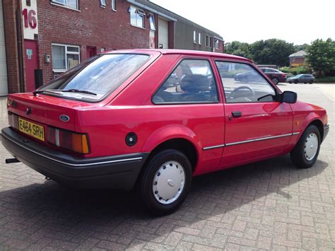 ford escort    dr  lady owner   totally stunning  years   doors