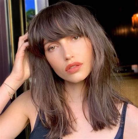 35 Lovely Layered Haircut With Bangs For Medium Length Hair