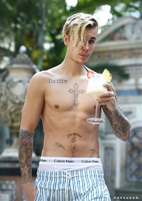 justin bieber shirtless pictures in miami december 2015 popsugar celebrity photo 7