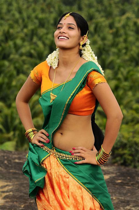 Tamil Latest Movie Oruvar Meethu Iruvar Sainthu Actress Hot Photos