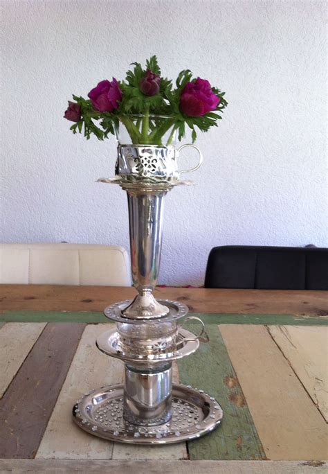 bloemenvaaskaarsenstandaard gemaakt met spulletjes van de kringloop decor absinthe fountain