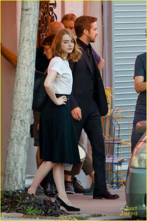 Ryan Gosling Runs After Emma Stone While Filming La La Land Photo