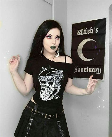 Pin By Anthony Schmidt On Creative In 2020 Goth Girls