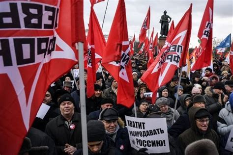 warga rusia protes atas potensi penyerahan kepulauan kuril  jepang