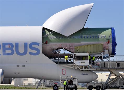airbus  st  beluga carries fuselage aeronefnet