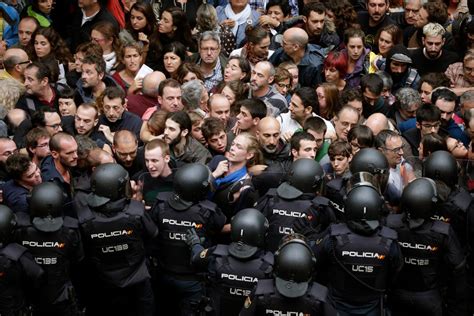 Spanish Police Smash Their Way Into Catalan Voting Center