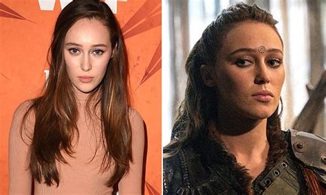 The 100 S Lgbt Fans Outraged After Alycia Debnam Carey S
