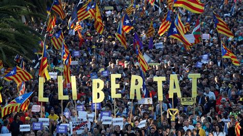 thousands join barcelona protests  jailed catalan leaders spain