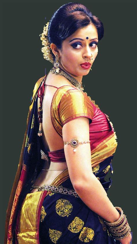 hot woman in saree neha pendse nauvari saree saree