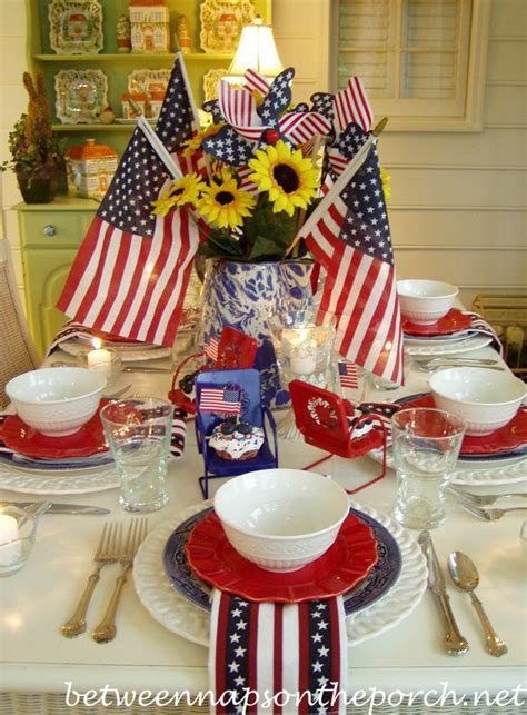 july party  table setting ideas