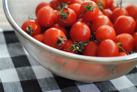 explanations   people  eat cherry tomatoes regularly