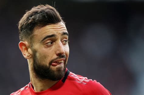 bruno fernandes endears    fans  manchester  red