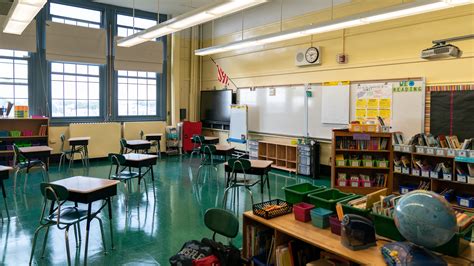 york city reaches deal  teachers union  reopen schools
