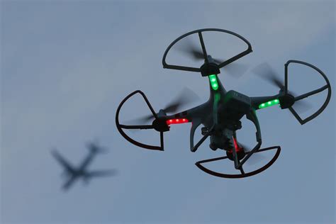 airplane pilots  reporting  drone sightings   collisions  vox