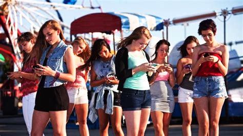 ¿por qué los jóvenes ya no pueden soltar su celular quriosos